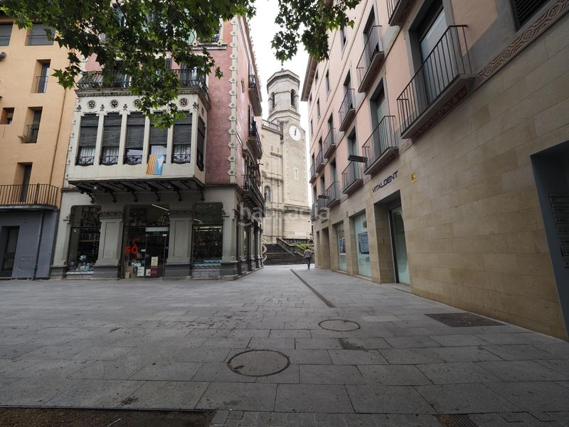 Foto c451a1dd-54f5-4667-aadf-9b15aee9438d. Edificio in Olot