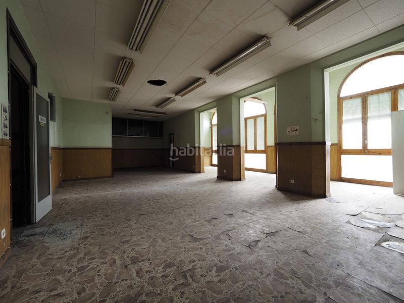 Foto ea239e00-4cb9-4967-98dd-918f5124cffa. Edificio in Olot