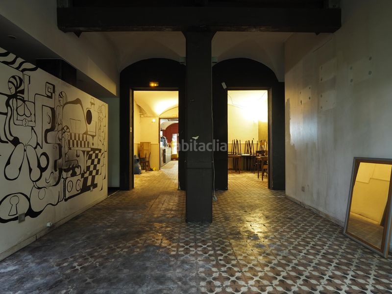 Foto fcf35df2-8a04-4a84-aa51-b7bc6cba9597. Edificio in Olot