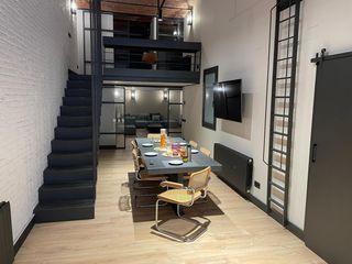 Pis a Vila de Gràcia. Loft de doble altura con bóveda catalana en el corazón de vila d