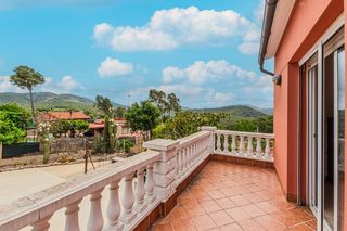 Casa a Avinyonet del Penedès. Chalet unifamiliar independiente en excelente parcela con espect