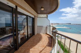 Pis  Passeig josep mundet. Venta de apartamento en primera lnea de mar en sant antoni de c