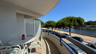 Apartamento  Ridaura. En venta , amplio piso en platja daro con terraza i vistas abier