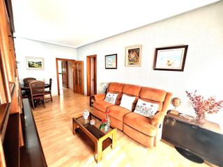 Etagenwohnung in La Marina del Port. Oportunidad piso luminoso altos hornos