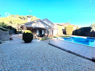 Xalet a Pallejà. Fantastica casa en fontpineda parcela llana