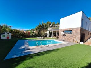 Chalet en Pallejà. Casa seminueva en fontpineda