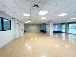 Lloguer Local Comercial a Altabix. Medina inmobiliaria gestiona el alquiler de esta espaciosa ofici