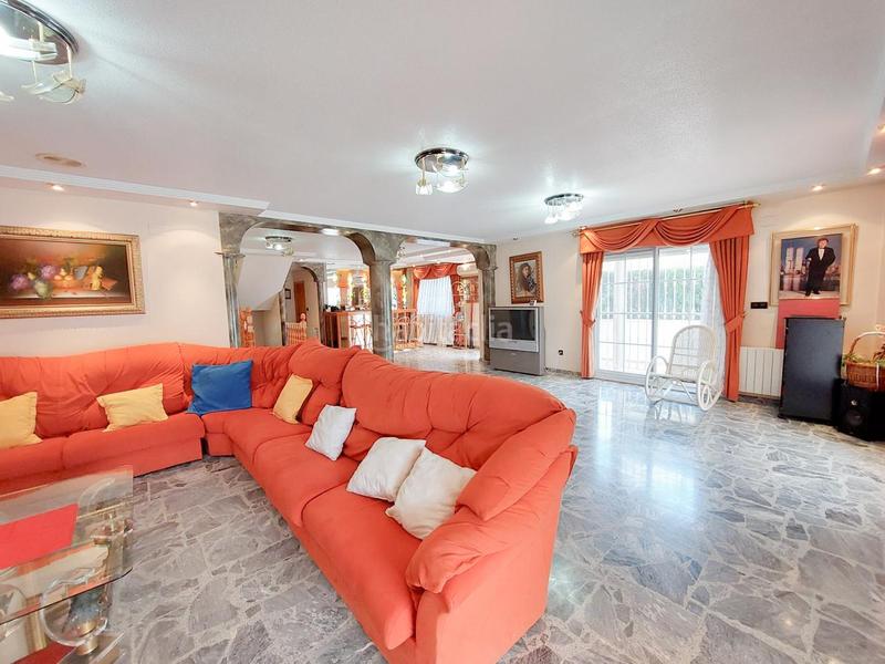 Foto 1b795376-7968-48bc-902a-7abd20763a52. Maison avec parking dans Ciutat Jardí - Torreta Verdí Elche / Elx