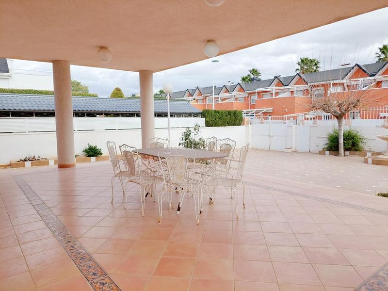 Foto 2c178808-5c0c-4dc2-8d65-7ae7fb1d51ab. Maison avec parking dans Ciutat Jardí - Torreta Verdí Elche / Elx