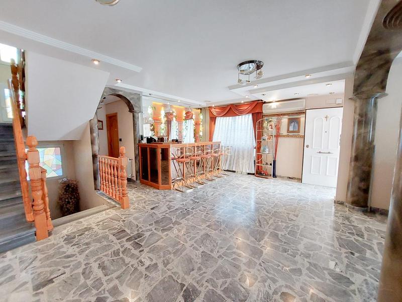 Foto 4739a12a-2c63-4873-8e7e-0a5d98f6f654. Maison avec parking dans Ciutat Jardí - Torreta Verdí Elche / Elx