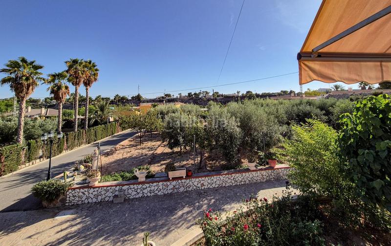 Foto 109fe77a-5bf3-4546-8005-e6ff870ed728. Casa encantador chalet en urbanizacion bonavista en Elche / Elx