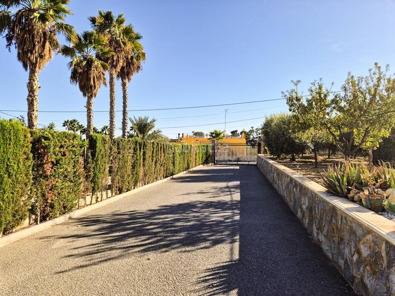 Foto 7c623ebf-ecf1-4942-af7d-5e0740906a91. Casa encantador chalet en urbanizacion bonavista en Elche / Elx