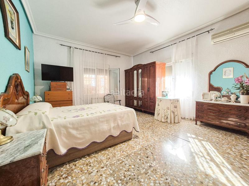Foto 944c27f9-67b6-4f73-a6d3-afd5a5fde353. Casa encantador chalet en urbanizacion bonavista en Elche / Elx