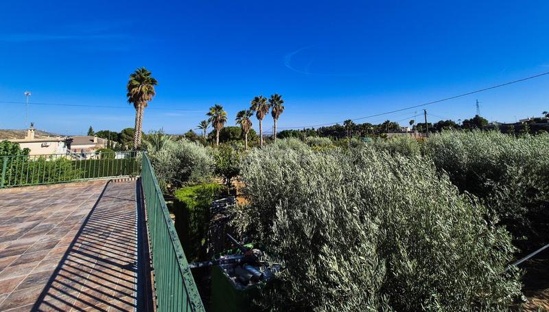 Foto a27508a5-b6af-4fd8-a896-cb2b668978f9. Casa encantador chalet en urbanizacion bonavista en Elche / Elx