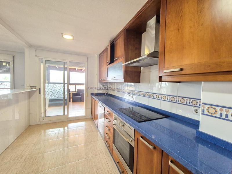 Foto bb8b1ad4-e15a-4e04-aee8-3783792200c6. Location appartement avec parking dans El Travaló - Martínez Valero Elche / Elx