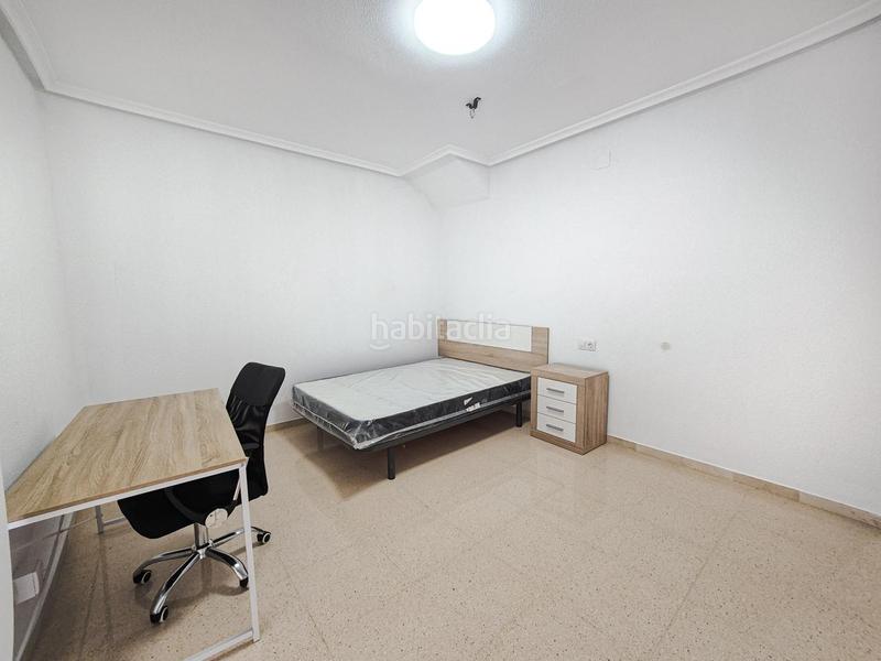 Foto f268763f-29bd-467f-bca7-e42d6de03bf7. Alquiler planta baja alquiler habitaciones para estudiantes ceu san pablo, elche en Elche / Elx