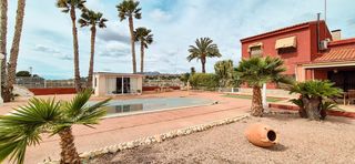 Casa a Peña de las Águilas. Amplio chalet con jardín y piscina peña de las aguilas