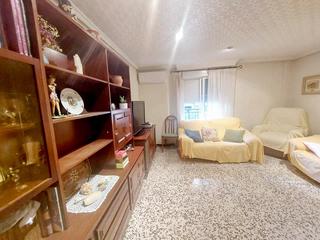 Appartamento in Plaza Crevillente - Antiguos Juzgados - El Asilo. Amplia vivienda en  con ascensor  115 m útiles