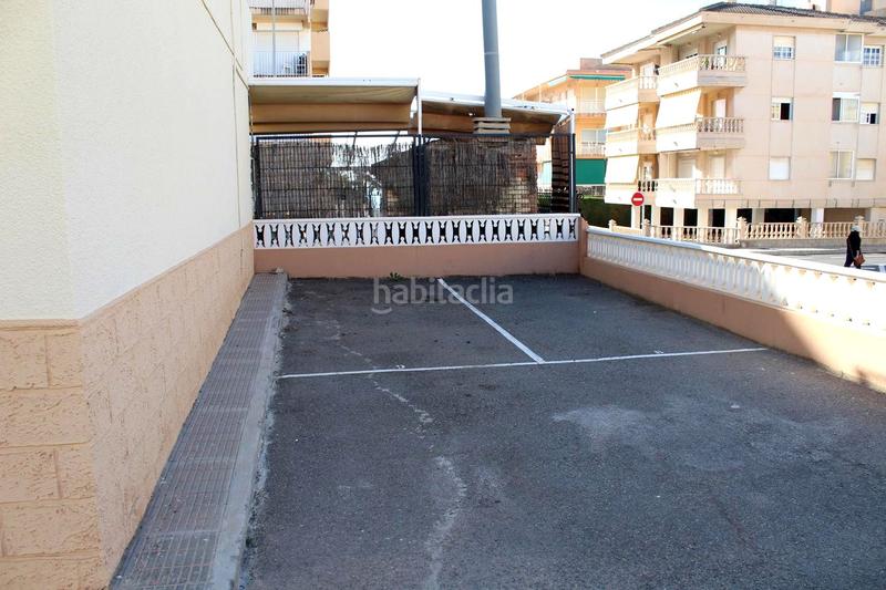 Foto 3487e5e4-8a1d-40ff-82ad-b3debaf1fd57. Alquiler casa 2 linea del mar zona santiago bernabeu en Santa Pola