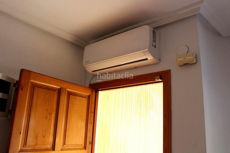 Foto c21a1e98-3d44-4f07-97d0-517bef158b90. Alquiler casa 2 linea del mar zona santiago bernabeu en Santa Pola