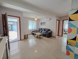 Rent Ground floor in Plaza Crevillente - Antiguos Juzgados - El Asilo. Luminoso bajo exterior en esquina con entrada independiente, muy