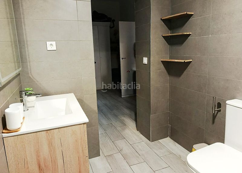 Foto b77428e3-42f6-42e3-a798-3cdc34105d2f. Planta baixa a Centro Elda