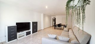 Location Appartement à Ciutat Jardí - Torreta Verdí. Amplia y luminosa vivienda en altabix  última planta con ascenso
