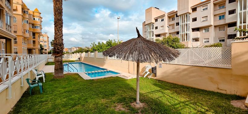 Foto 7d99a2da-7ae7-4b3b-bd82-9d91240540e4. Lloguer pis amb piscina a Alicante golf Alicante