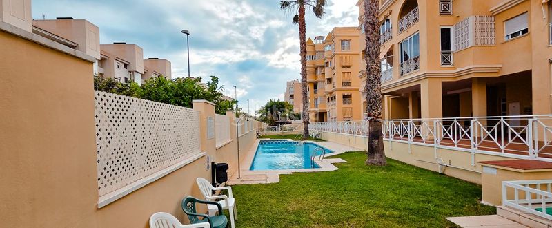 Foto d8dd320f-7508-4f24-b8d5-63ef80ea3ff0. Lloguer pis amb piscina a Alicante golf Alicante