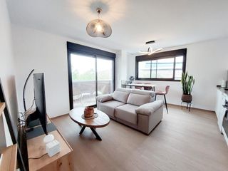 Etagenwohnung in Sector V. Vivienda en zona nueva el corte inglés