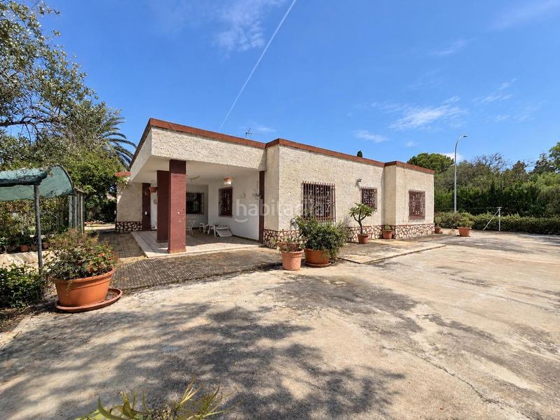 Foto 634d2b61-95fb-4b36-b46c-f7a506ba93a1. Casa amb aparcament a Perleta - Maitino Elche / Elx