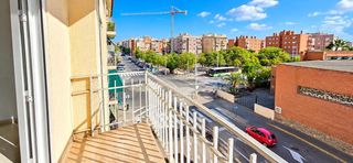 Etagenwohnung in El Palmeral - San Antón. Piso de 3 dormitorios con ascensor y mucha luz en san antón