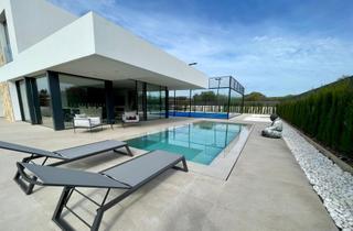 Chalet in Sa Cabana - Can Carbonell - Ses Cases Noves. Chalet en venta de estilo moderno con garaje, piscina y pista de