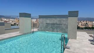 Location Rez-de-chaussée à Polígon de Llevant. Planta baja en alquiler de 2 dormitorios, 2 baños, terraza, park