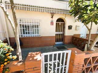 Casa adossada  De la riera d'horta. Chalet con carcter, tu oasis urbano donde los sueos encuentran