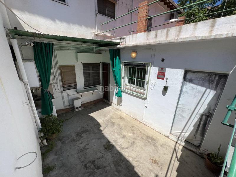 Foto 3d9f6f20-bf2e-47b9-bfc3-bf6665883d46. Casa adosada chalet con carácter, tu oasis urbano donde los sueños encuentran hogar. en Barcelona