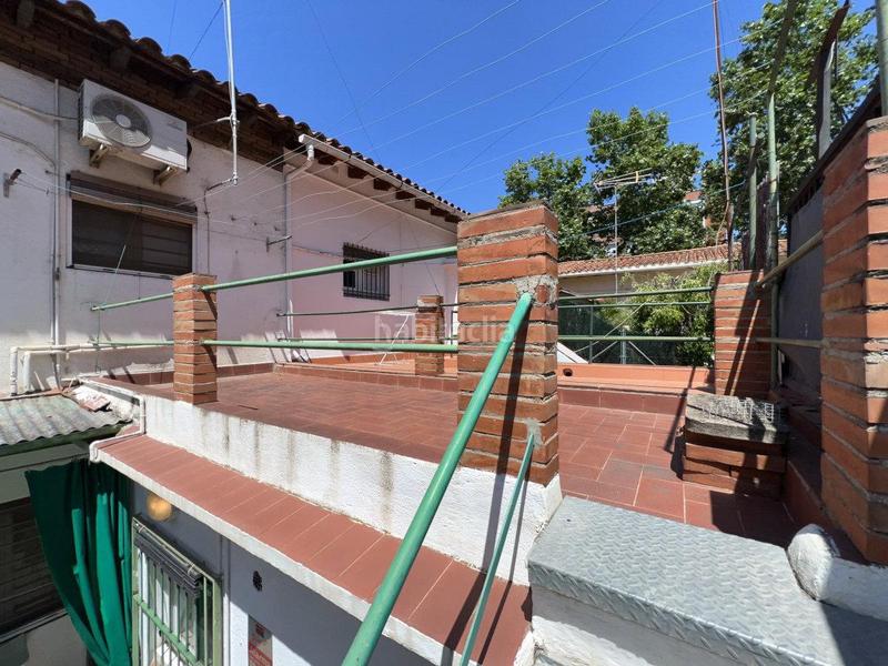 Foto 50338f46-f97b-4342-aa96-3e3eeb97a62d. Casa adosada chalet con carácter, tu oasis urbano donde los sueños encuentran hogar. en Barcelona
