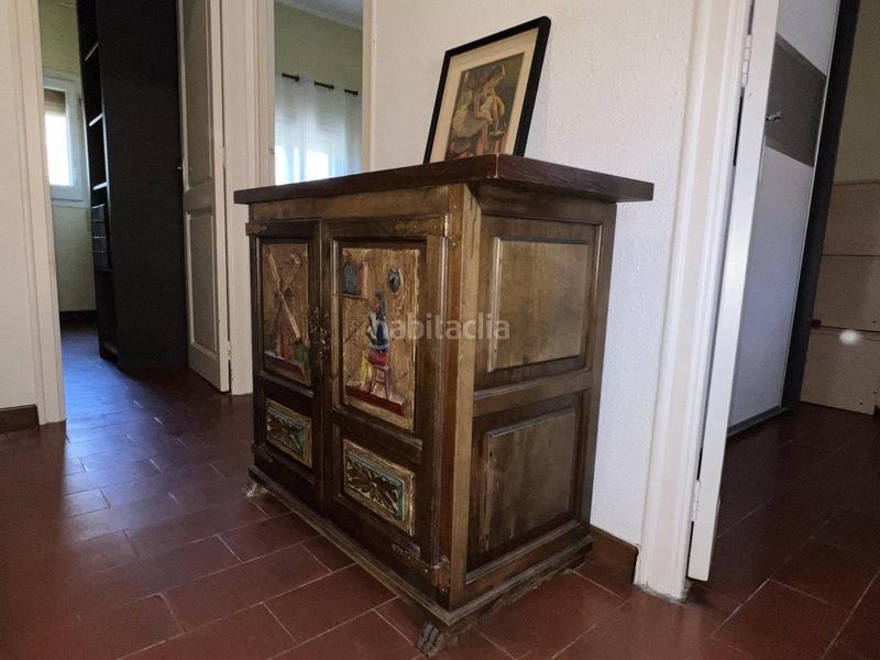 Foto 74d477d8-08c9-4727-b154-ca89ed229141. Casa adosada chalet con carácter, tu oasis urbano donde los sueños encuentran hogar. en Barcelona