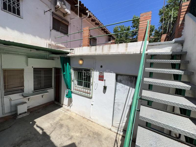 Foto a4dad63e-f07d-4f03-9f29-57feefd03f78. Casa adosada chalet con carácter, tu oasis urbano donde los sueños encuentran hogar. en Barcelona