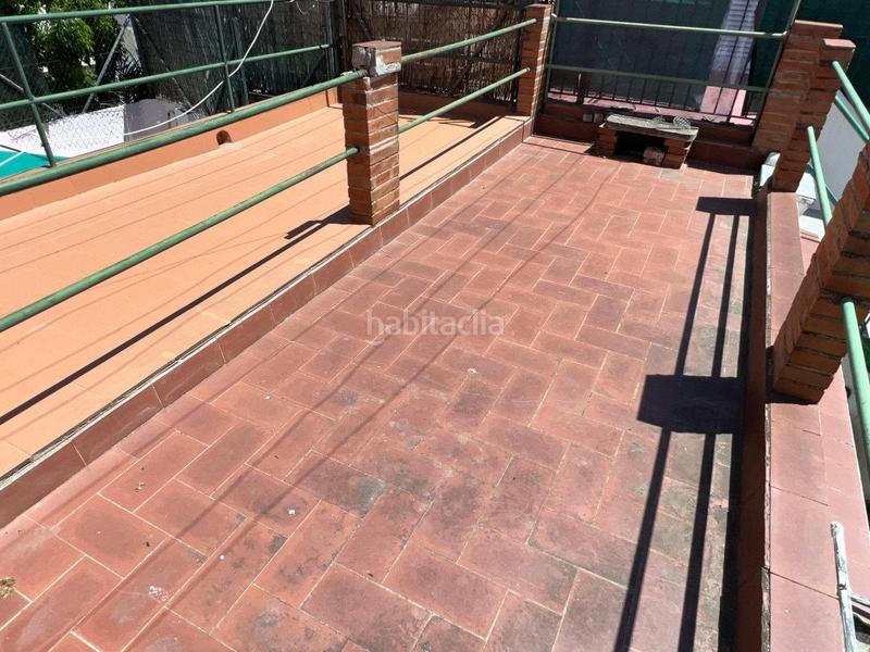 Foto c9d3f990-7982-493f-827b-7fc18ae56829. Casa adosada chalet con carácter, tu oasis urbano donde los sueños encuentran hogar. en Barcelona