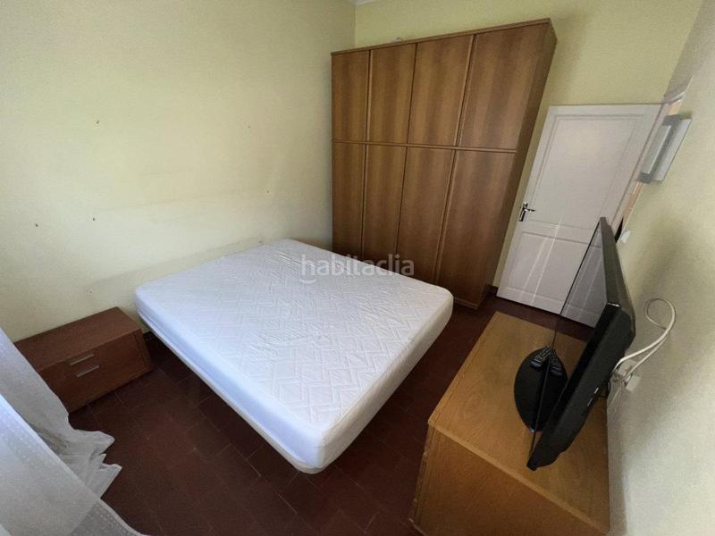 Foto cd427e9b-05a1-42bf-86d0-581f0e0c016d. Casa adosada chalet con carácter, tu oasis urbano donde los sueños encuentran hogar. en Barcelona