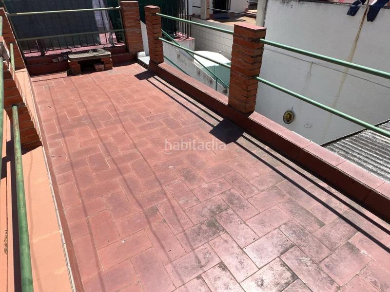 Foto d7c8640e-fdb9-467e-ace9-5869c9ce14f2. Casa adosada chalet con carácter, tu oasis urbano donde los sueños encuentran hogar. en Barcelona