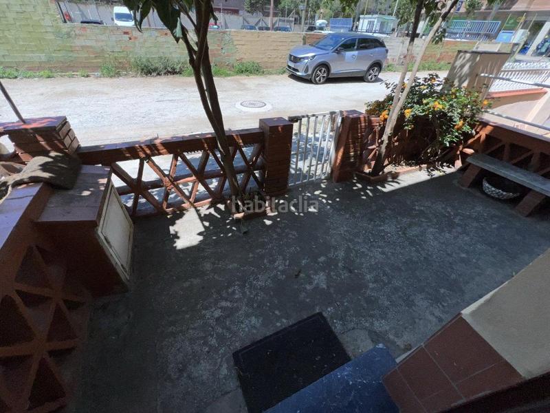 Foto dd5b73bd-f6af-49b5-9dc4-f62f9723766c. Casa adosada chalet con carácter, tu oasis urbano donde los sueños encuentran hogar. en Barcelona