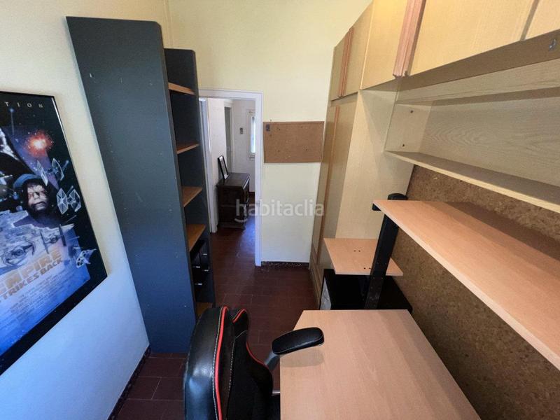 Foto dee73443-d9d9-4518-9411-b838a0fa1eae. Casa adosada chalet con carácter, tu oasis urbano donde los sueños encuentran hogar. en Barcelona