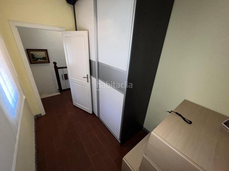 Foto faec8ad1-8571-44e7-b667-dfe50c396f4f. Casa adosada chalet con carácter, tu oasis urbano donde los sueños encuentran hogar. en Barcelona