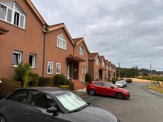 Casa adosada  Raíces. Vivienda adosada en zona residencial tranquila  raíces
