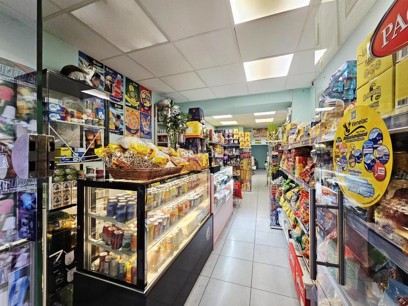 Foto 4ef666de-5c2c-4183-b892-c8751f7de00d. Local comercial en Turó de la Peira Barcelona