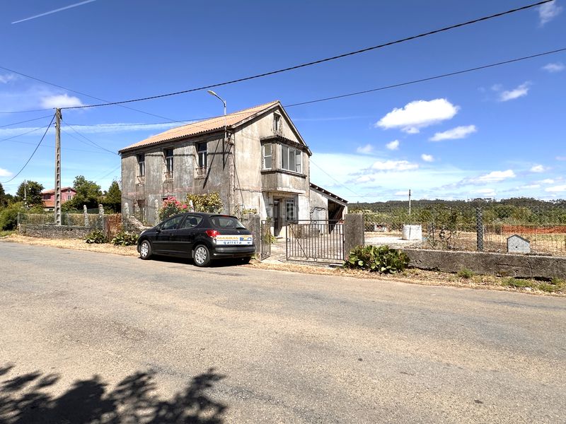 Foto d18619a8-5c3e-4301-8841-81d09b16d141. Casa amb aparcament a Baña (A)