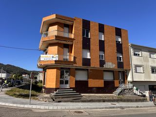 Gebäude  Porto. Inmueblesbcn presenta oportunidad estratégica en outes suelo par