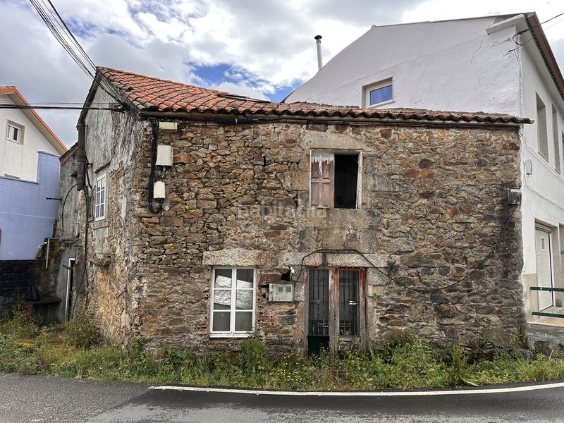 Foto bfa0a0aa-874c-45b0-bdfb-20a2f8004aa4. Casa adossada a Noia